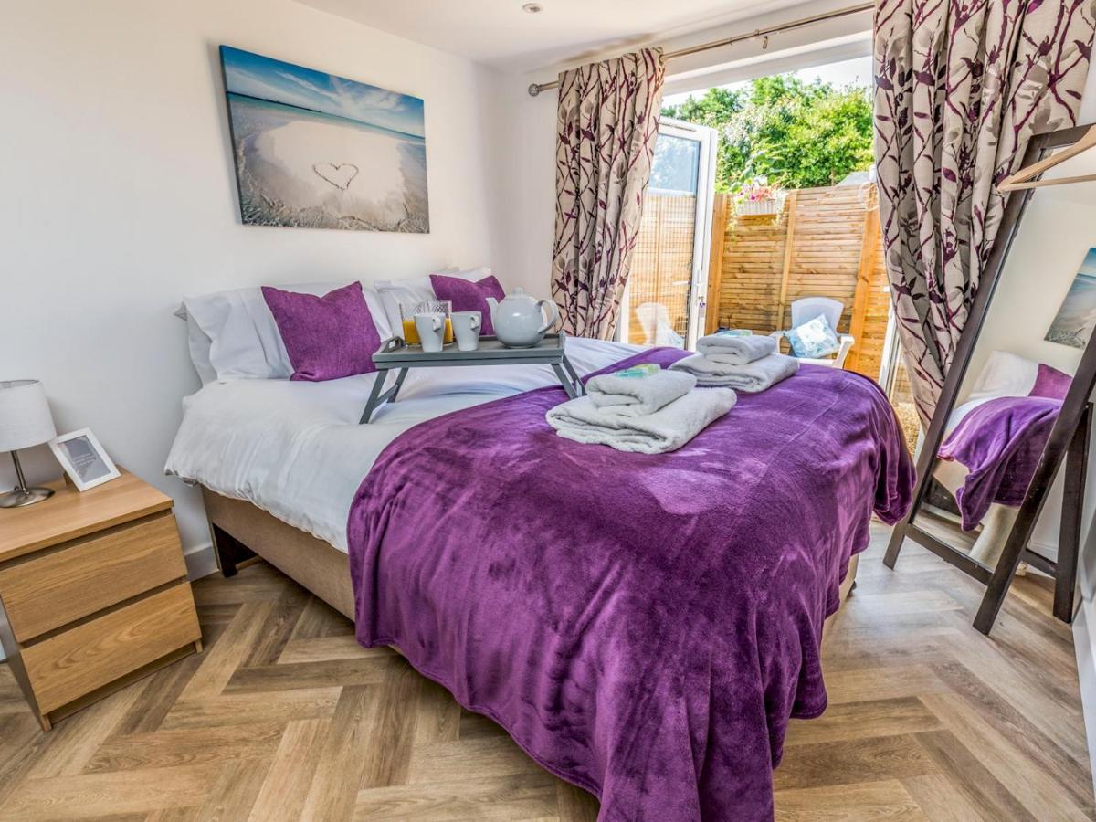 צ'יצ'סטר Pass The Keys Charming Chalet A Stones Throw From The Beach מראה חיצוני תמונה