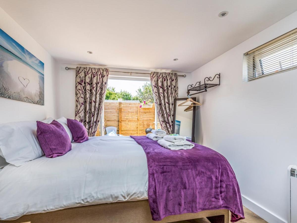 צ'יצ'סטר Pass The Keys Charming Chalet A Stones Throw From The Beach מראה חיצוני תמונה