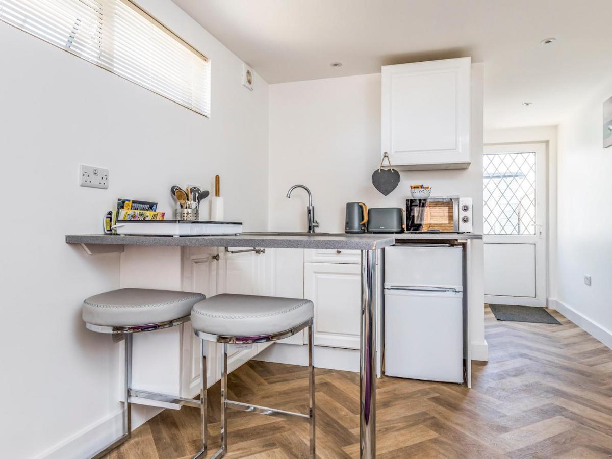 צ'יצ'סטר Pass The Keys Charming Chalet A Stones Throw From The Beach מראה חיצוני תמונה