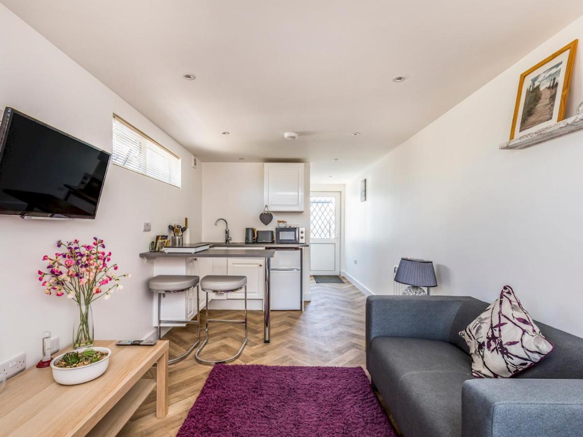 צ'יצ'סטר Pass The Keys Charming Chalet A Stones Throw From The Beach מראה חיצוני תמונה