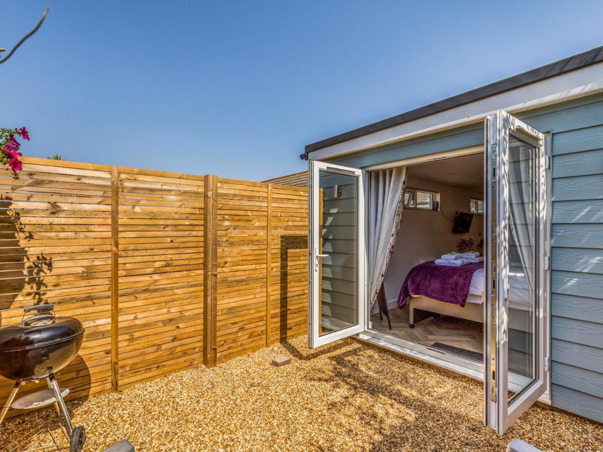 צ'יצ'סטר Pass The Keys Charming Chalet A Stones Throw From The Beach מראה חיצוני תמונה