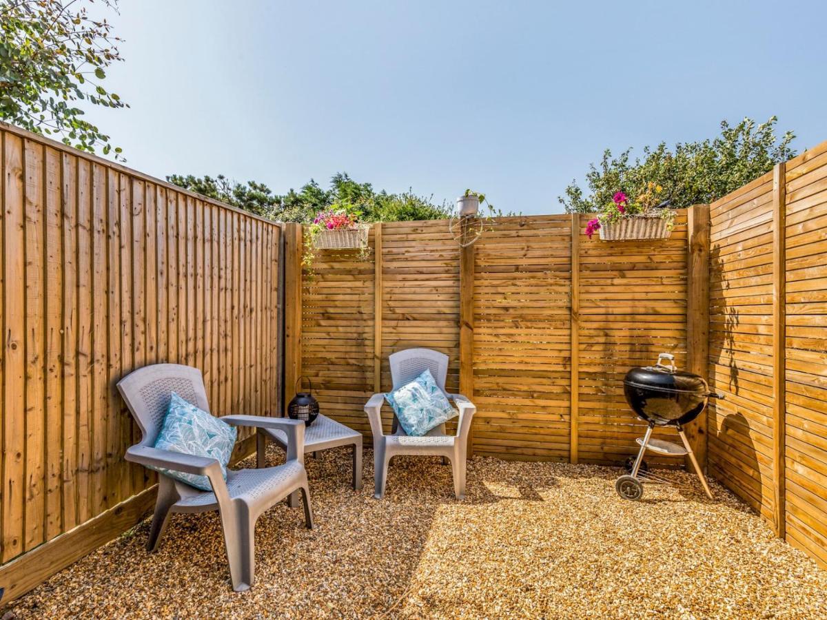 צ'יצ'סטר Pass The Keys Charming Chalet A Stones Throw From The Beach מראה חיצוני תמונה